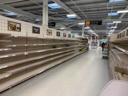 　　英国大型超市现状(作者供图)