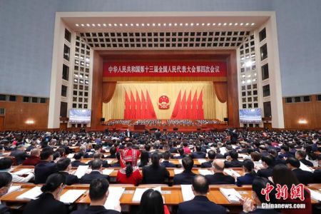 　　3月5日，第十三届全国人民代表大会第四次会议在北京人民大会堂开幕。 中新社记者 盛佳鹏 摄