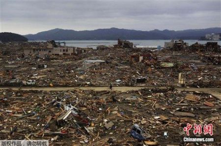 资料图：2011年3月11日，“311大地震”发生后，日本宫城县南三陆町灾区遭受海啸袭击后的废墟。