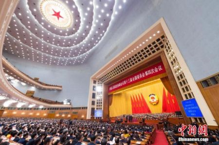 　　3月10日，中国人民政治协商会议第十三届全国委员会第四次会议在北京人民大会堂举行闭幕会。 中新社发 王达 摄