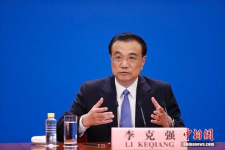 　3月11日，中国国务院总理李克强在北京人民大会堂出席记者会并回答中外记者提问。 中新社记者 杜洋 摄