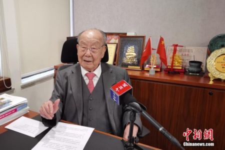 　　104岁的香港爱国实业家陈伟南日前接受中新社记者专访。 中新社记者 索有为 摄