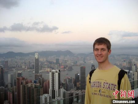 　　王德中(Cyrus Janssen)2007年在香港留影。受访者供图
